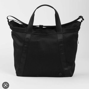 Lululemon carry the day bag (mesh)